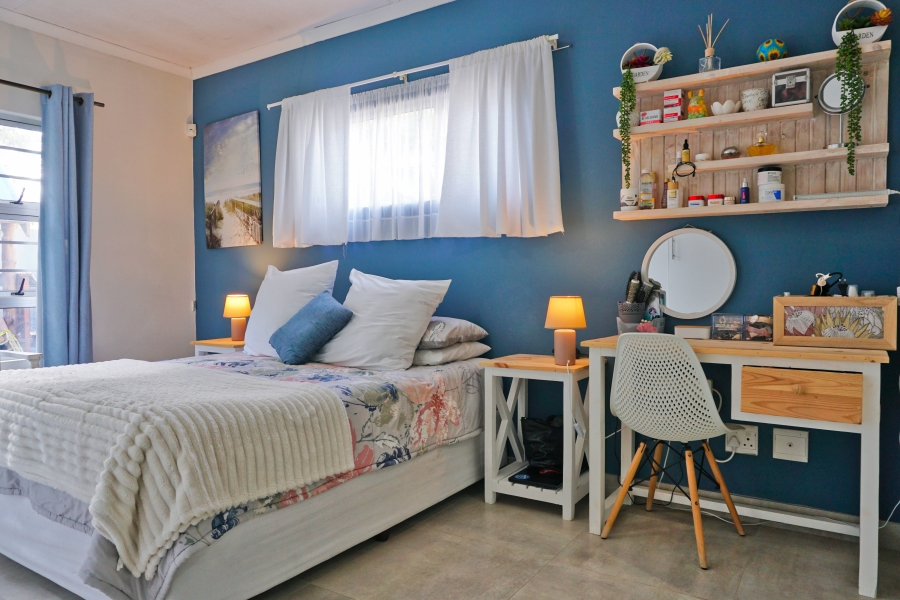 5 Bedroom Property for Sale in Sunrise On Sea Eastern Cape